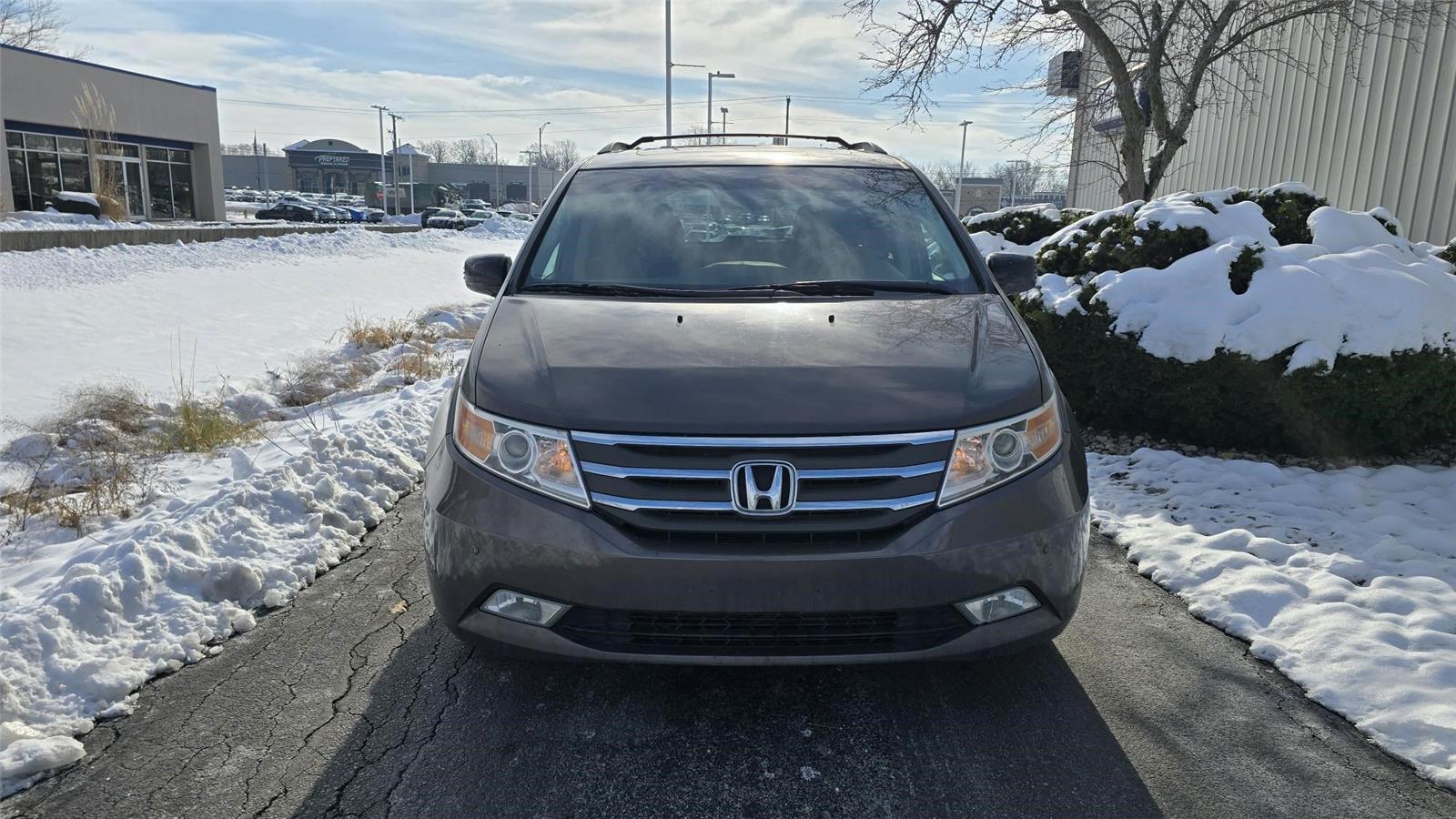 2011 Honda Odyssey Touring photo 2