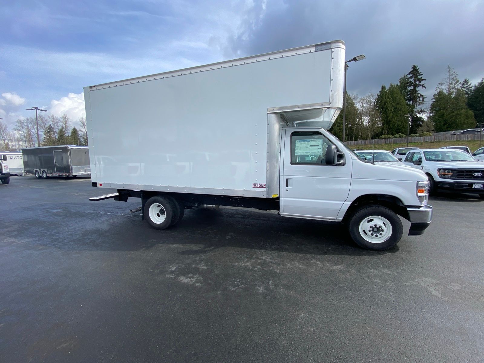 2025 Ford E-450 photo 4