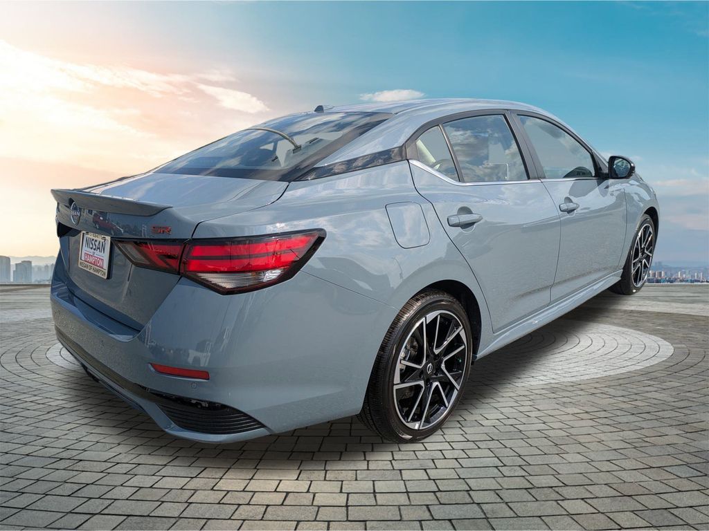 2025 Nissan Sentra SR photo 3