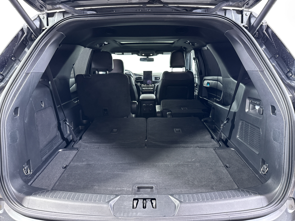 2022 Ford Explorer ST photo 4