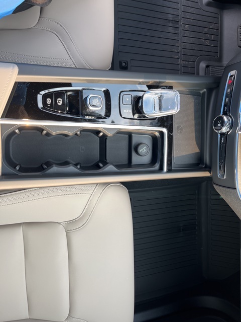 2026 Volvo XC60 B5 Plus photo 16
