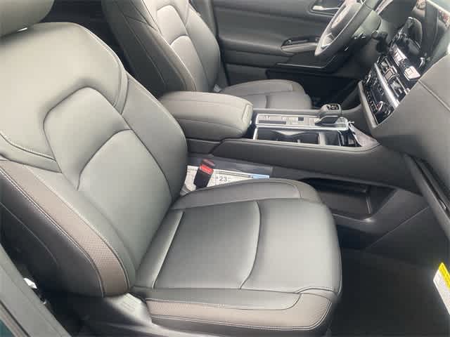 2025 Nissan Pathfinder SL photo 11