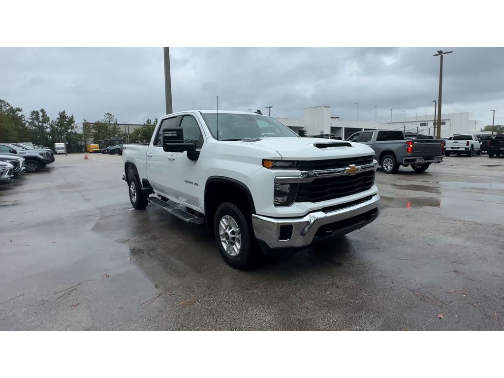 2024 Chevrolet Silverado 2500HD photo 2