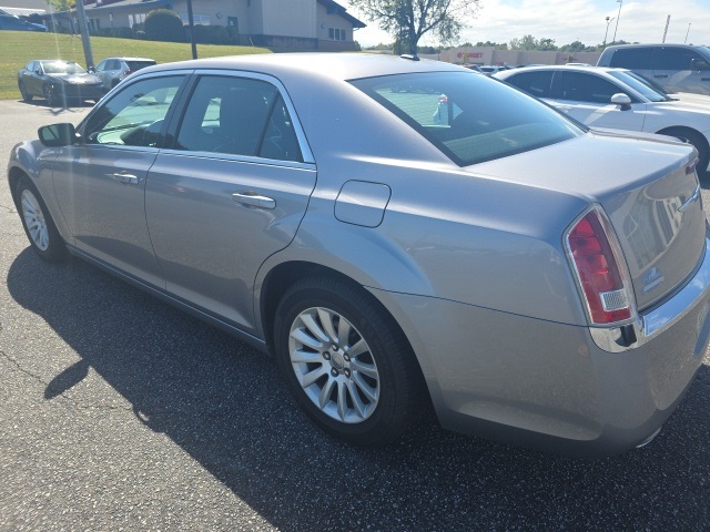 2014 Chrysler 300 Base photo 3