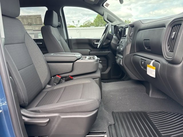 2025 Chevrolet Silverado 2500HD Custom photo 35