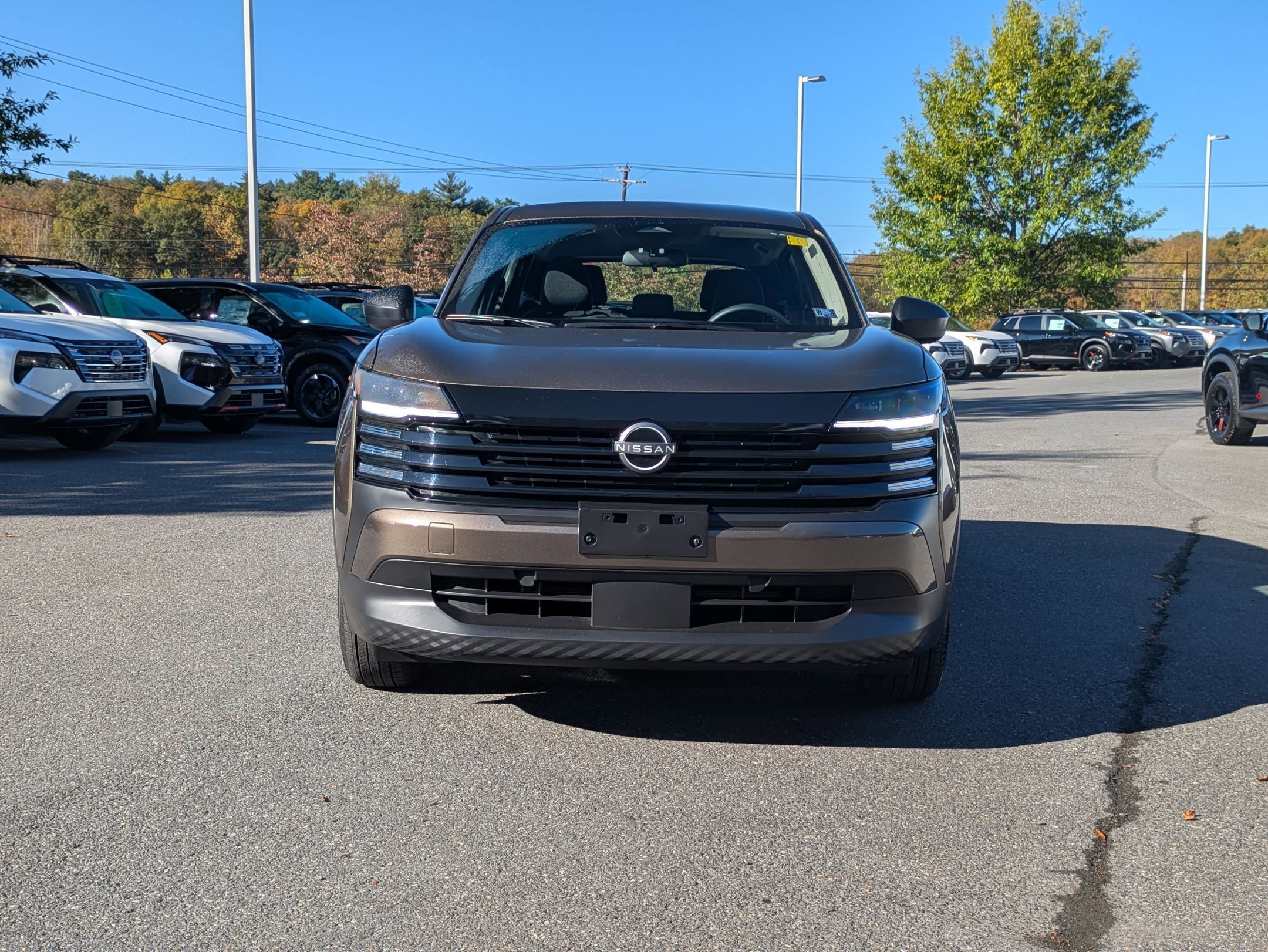 2025 Nissan Kicks S photo 2