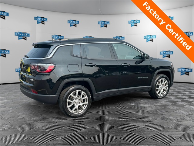 2022 Jeep Compass Latitude Lux photo 4