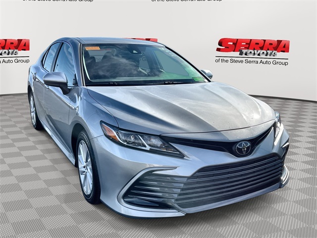 2023 Toyota Camry LE's photo