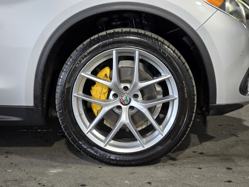 2019 Alfa Romeo Stelvio Base photo 4