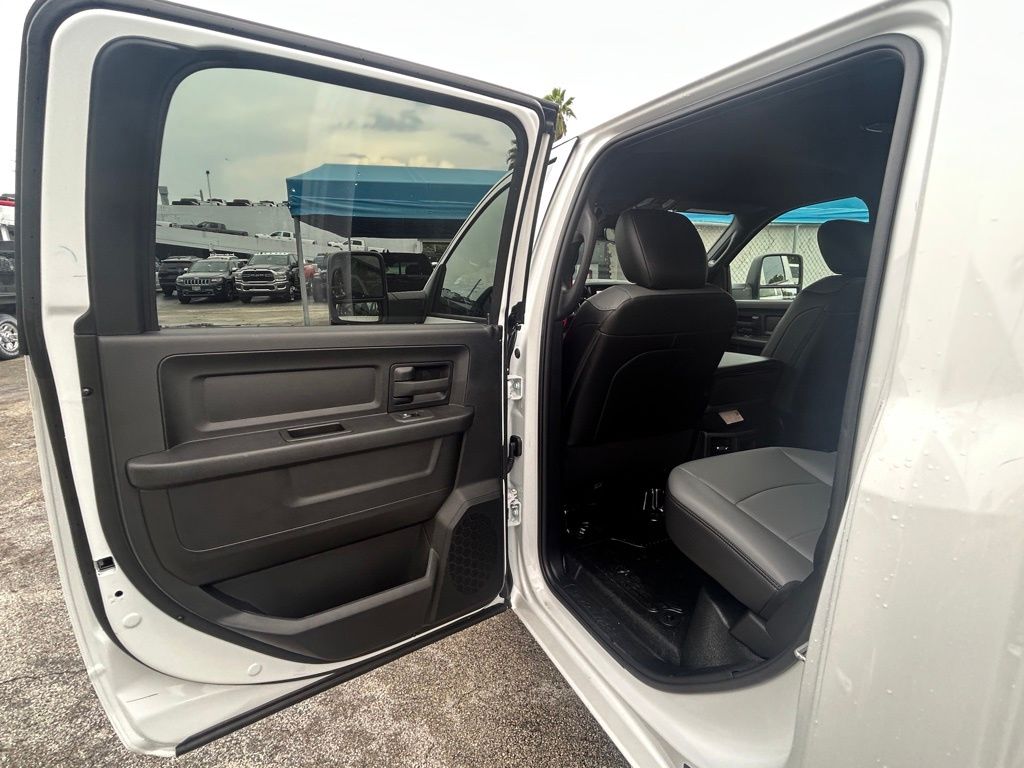 2025 Ram 3500 Tradesman photo 35