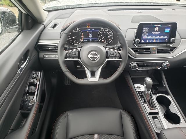 2025 Nissan Altima SR photo 15