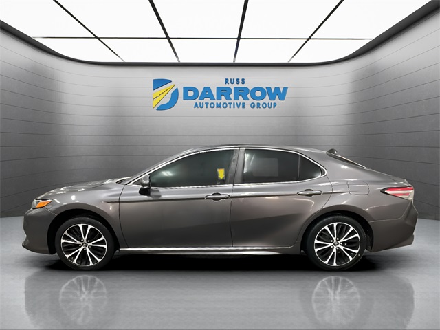 Used 2018 Toyota Camry SE with VIN 4T1B11HK3JU538764 for sale in Wauwatosa, WI