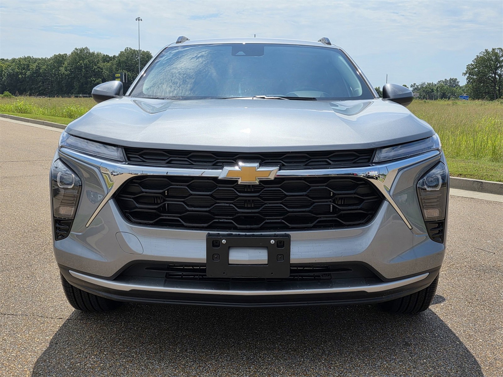 2025 Chevrolet Trax LT photo 2