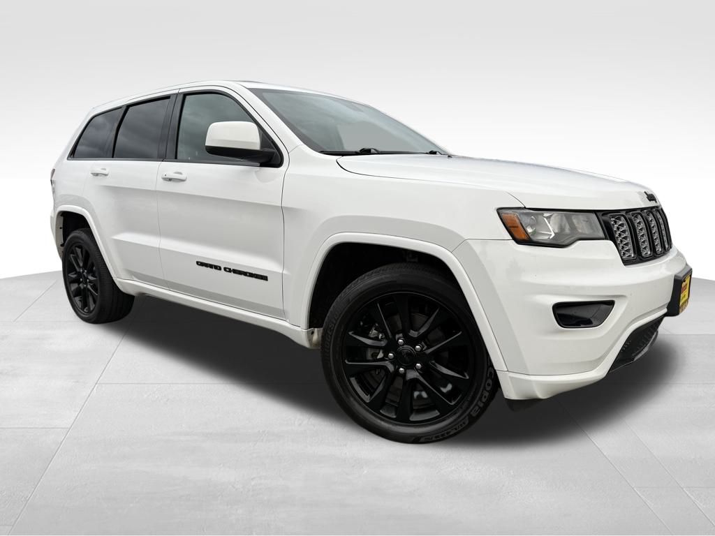 2017 Jeep Grand Cherokee Altitude's photo