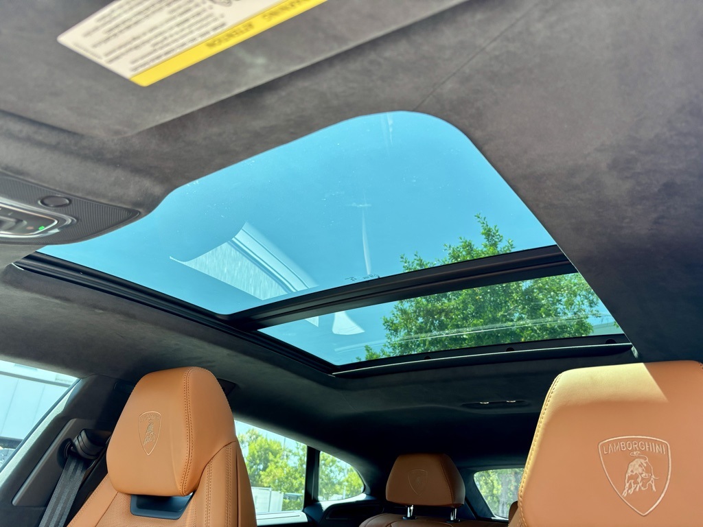 2025 Lamborghini Urus SE photo 28