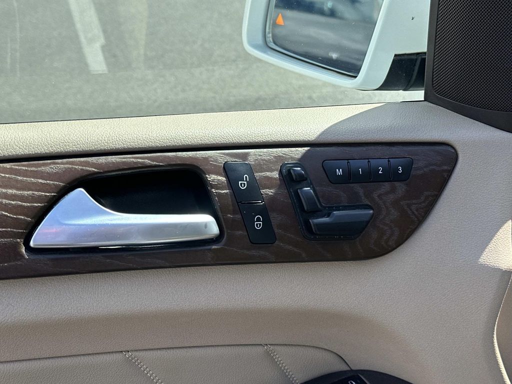 2016 Mercedes Benz GL 450 photo 36