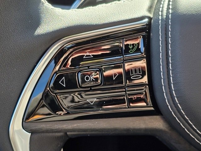 2025 Jeep Grand Cherokee Overland photo 15