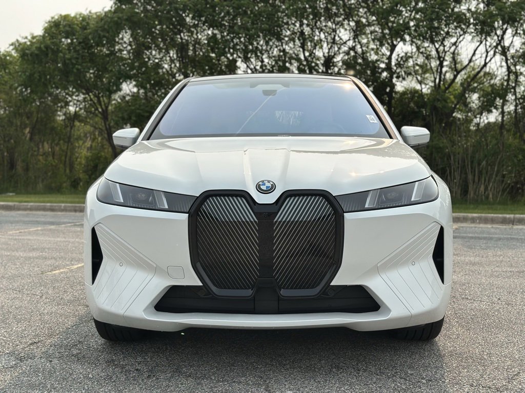 New 2026 Mineral White Metallic BMW xDrive45 image 2