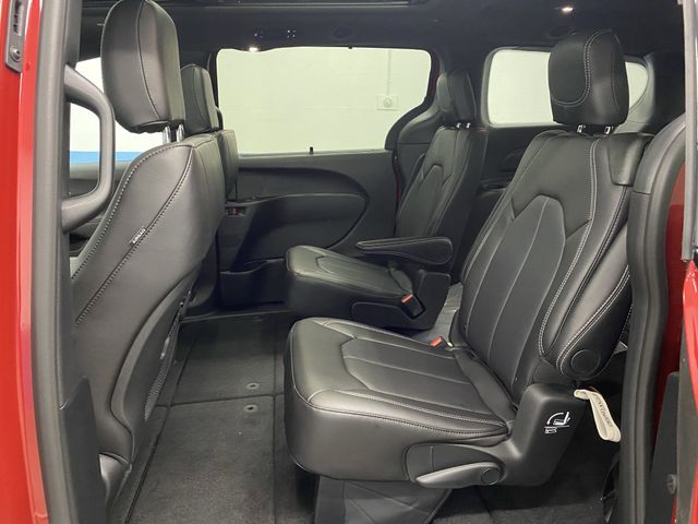 2026 Chrysler Pacifica photo 29