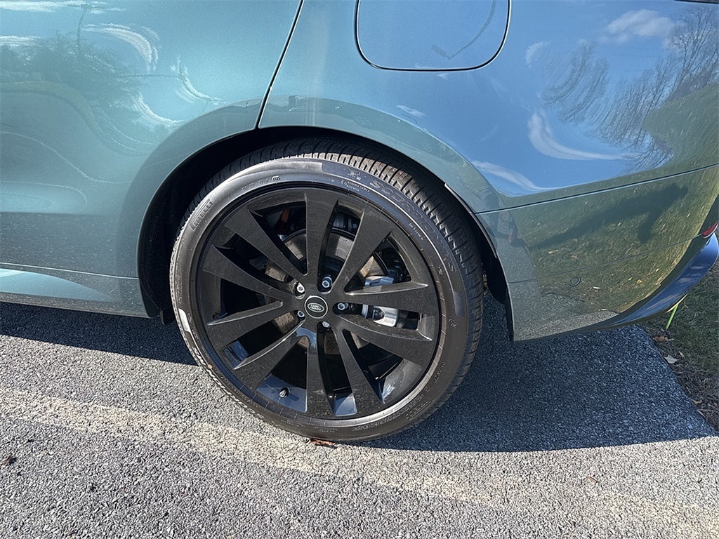 2025 Land Rover Range Rover Sport SE photo 4