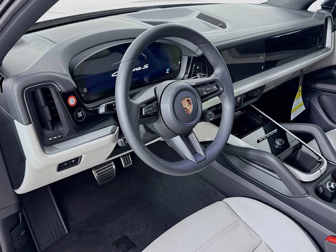 2025 Porsche Cayenne S photo 4