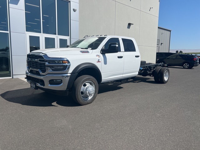 2025 Ram 5500 Tradesman photo 3
