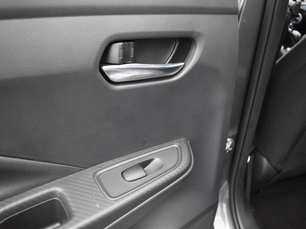 2025 Nissan Versa 1.6 SV photo 14