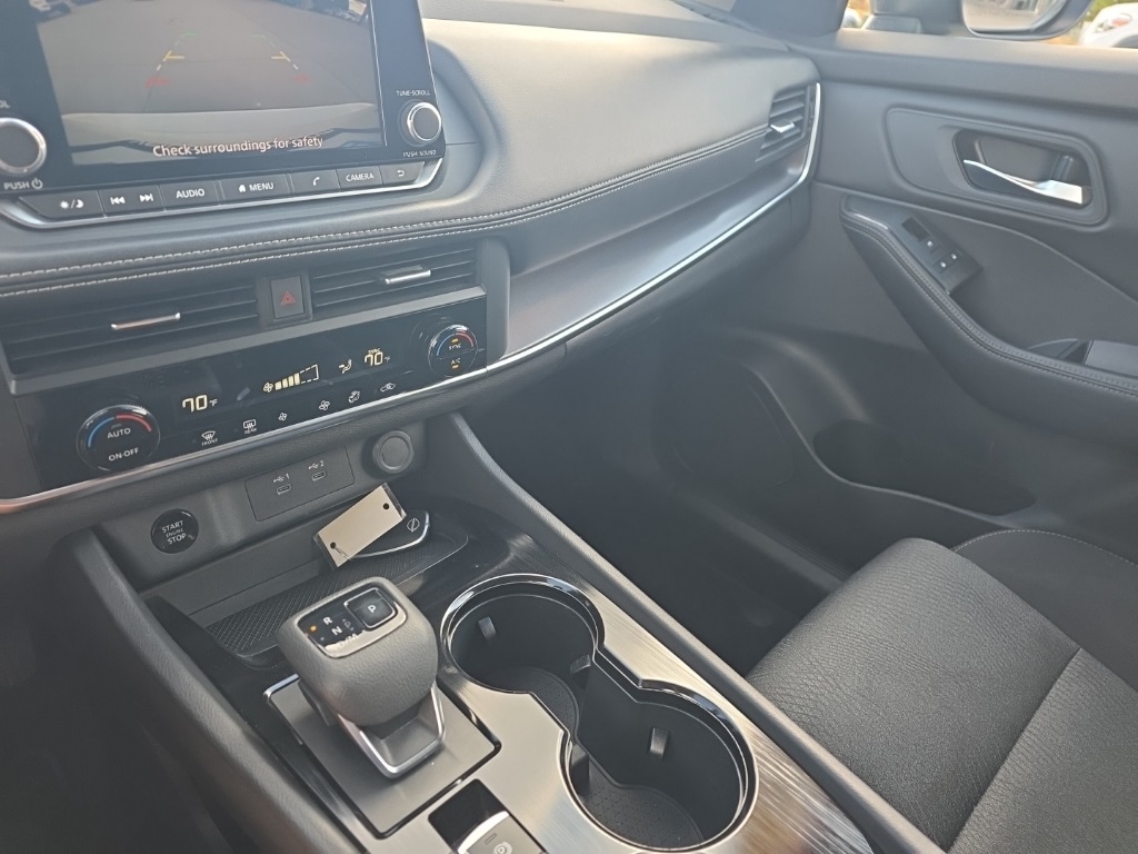2024 Nissan Rogue SV photo 14