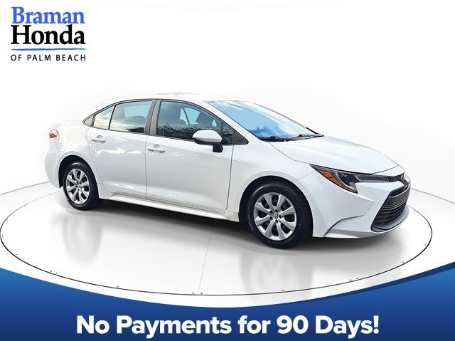 2024 Toyota Corolla LE's photo