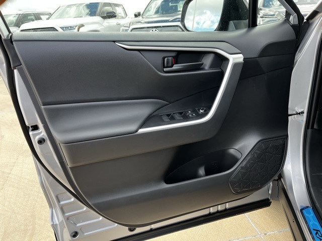 2025 Toyota RAV4 LE photo 11