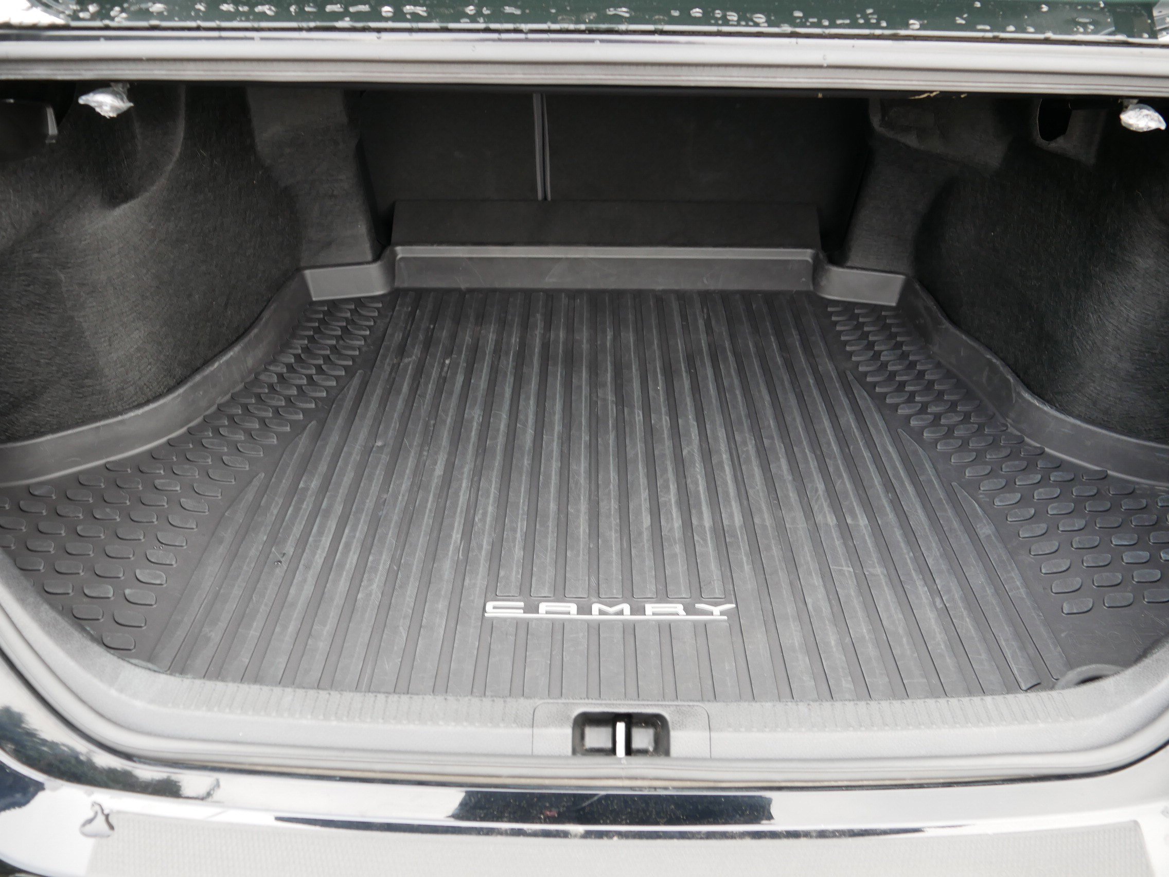 2019 Toyota Camry SE photo 17