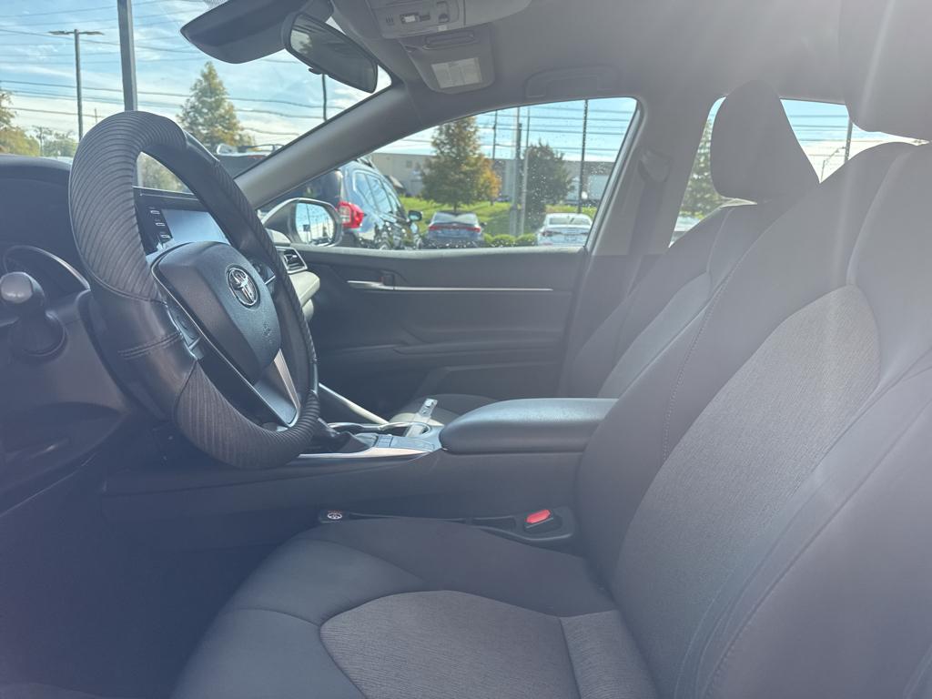 2022 Toyota Camry LE photo 9