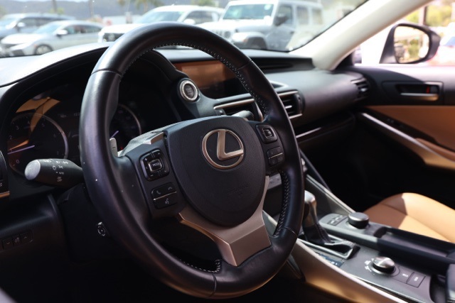 2020 Lexus IS 300 photo 13