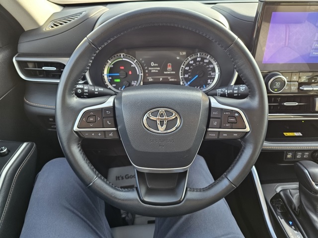2023 Toyota Highlander Hybrid Bronze Edition photo 9