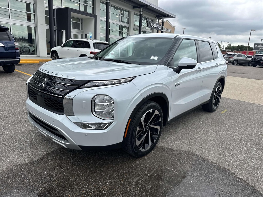 2024 Mitsubishi Outlander PHEV SE photo 3