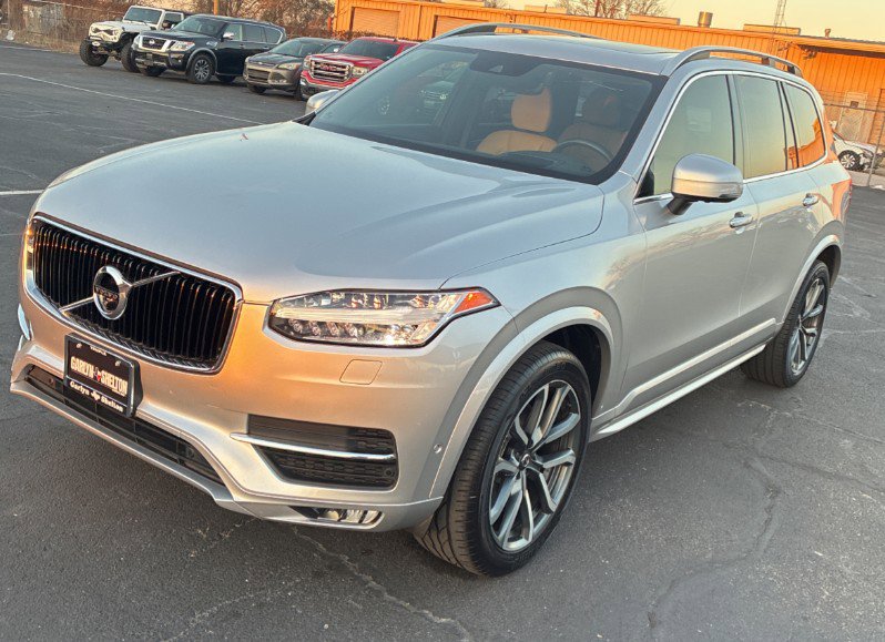 2019 Volvo XC90 Momentum's photo