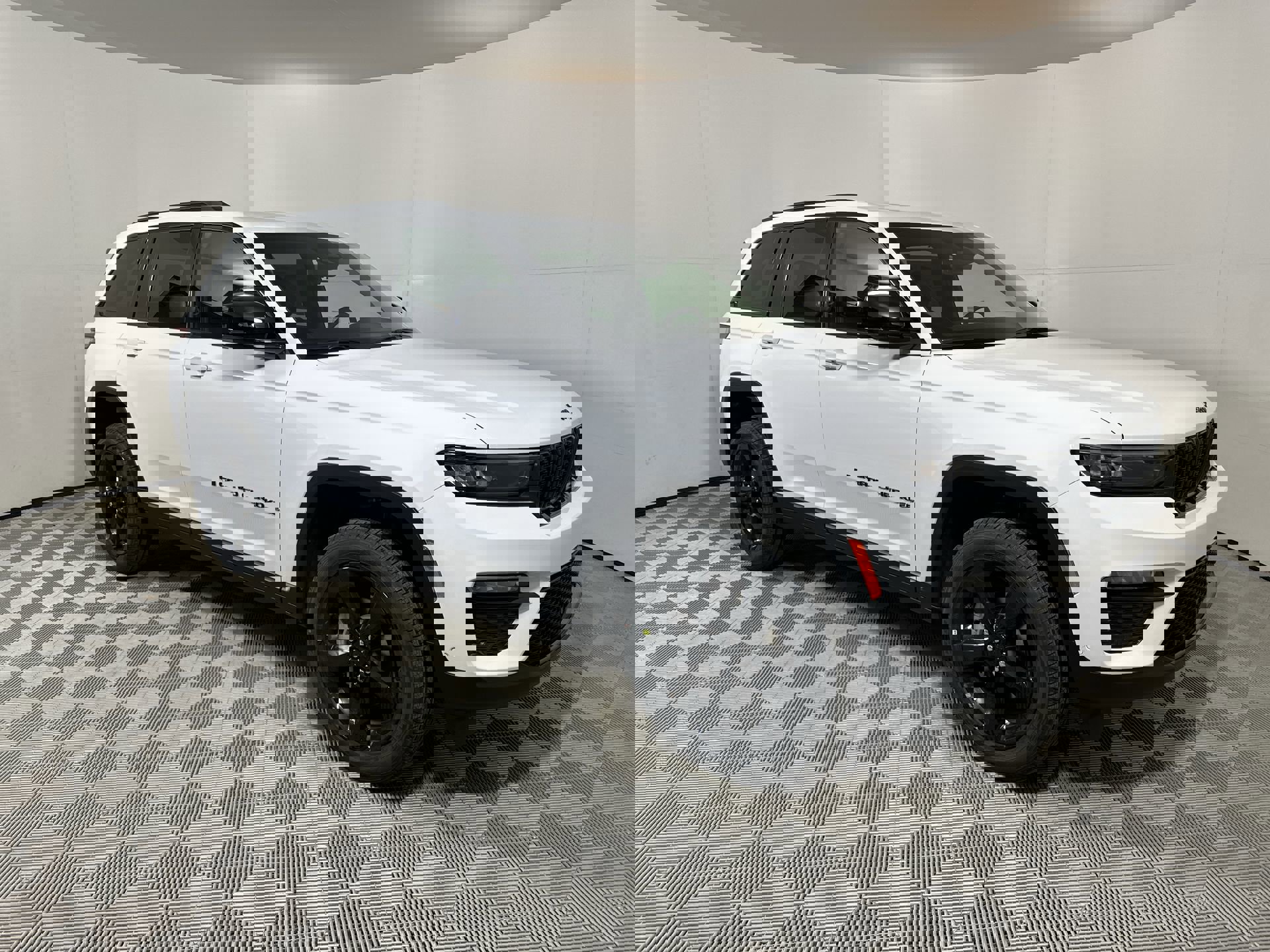 2025 Jeep Grand Cherokee Limited photo 2