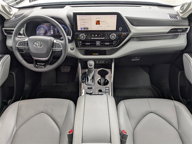 2024 Toyota Highlander Platinum photo 16