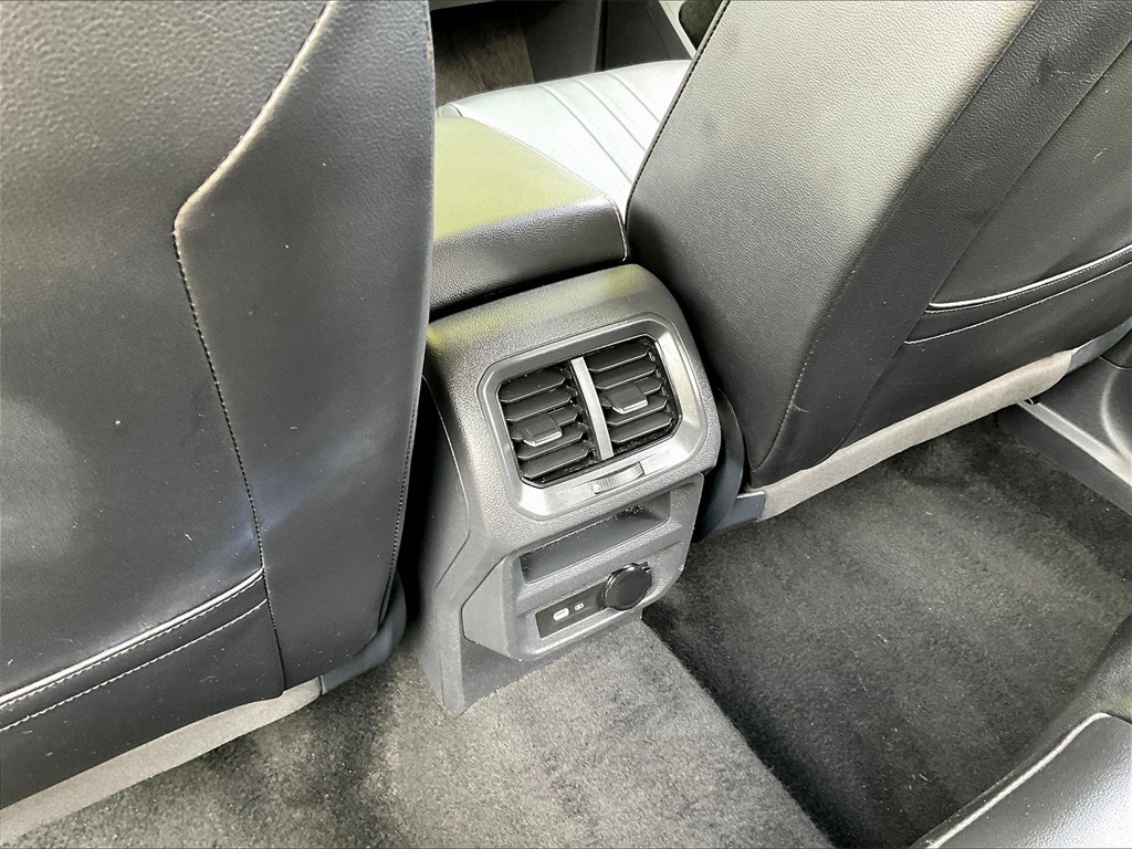 2024 Volkswagen Tiguan SE Wolfsburg Edition photo 26