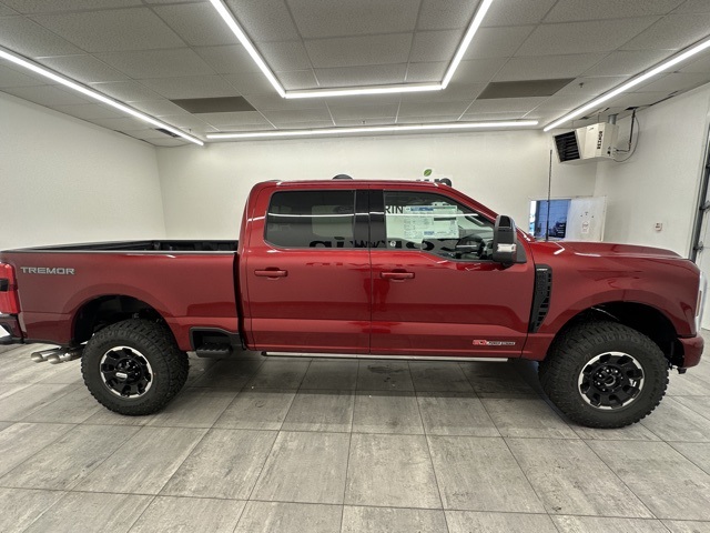 2025 Ford F-250 Lariat photo 4