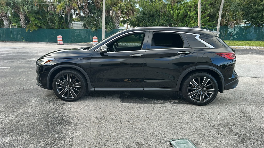 2022 Infiniti QX50 Luxe photo 2
