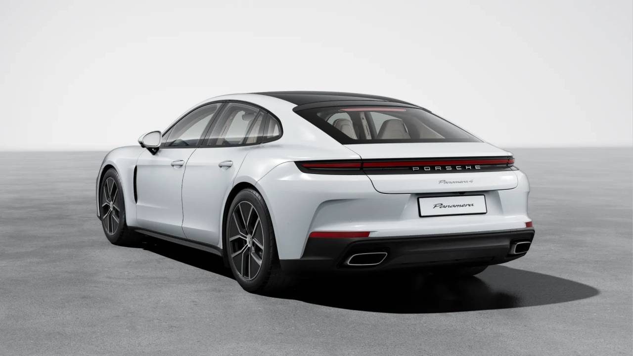 2025 Porsche Panamera 4 photo 3