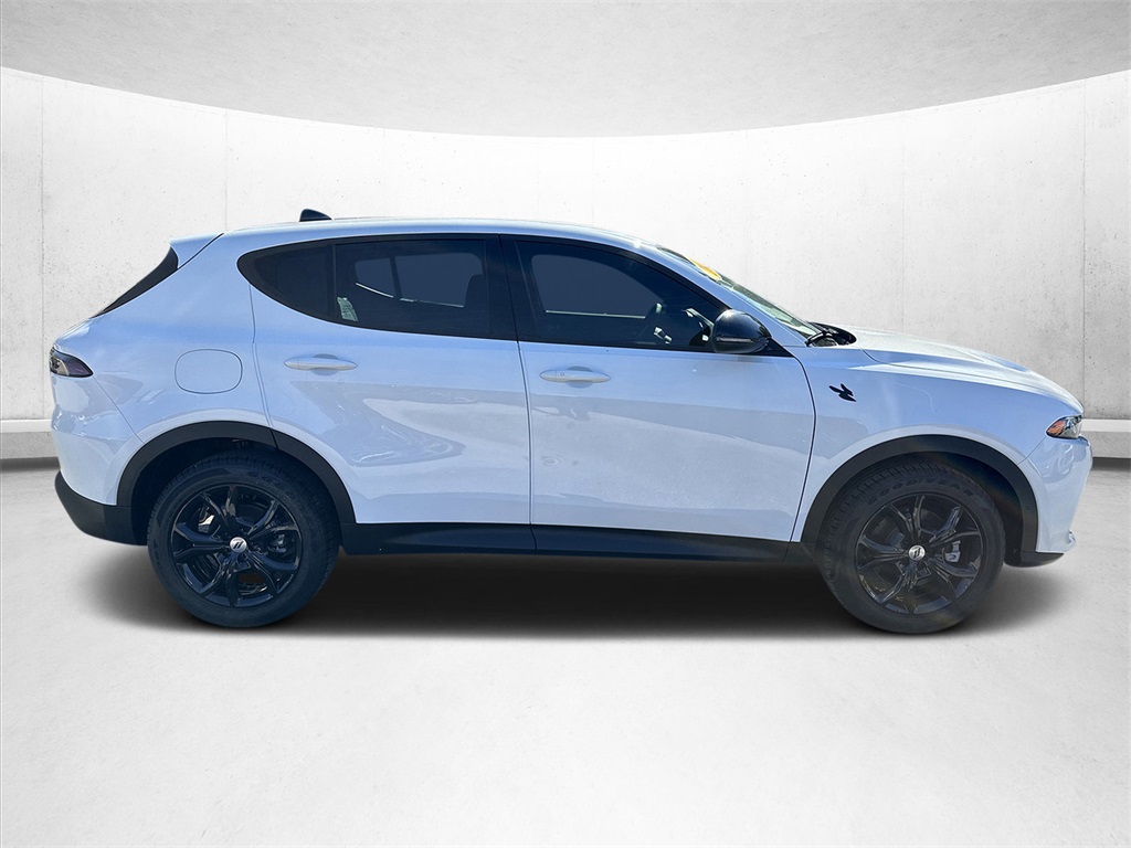 2025 Dodge Hornet GT photo 2