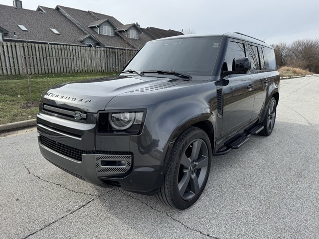 2024 Land Rover Defender Outbound's photo