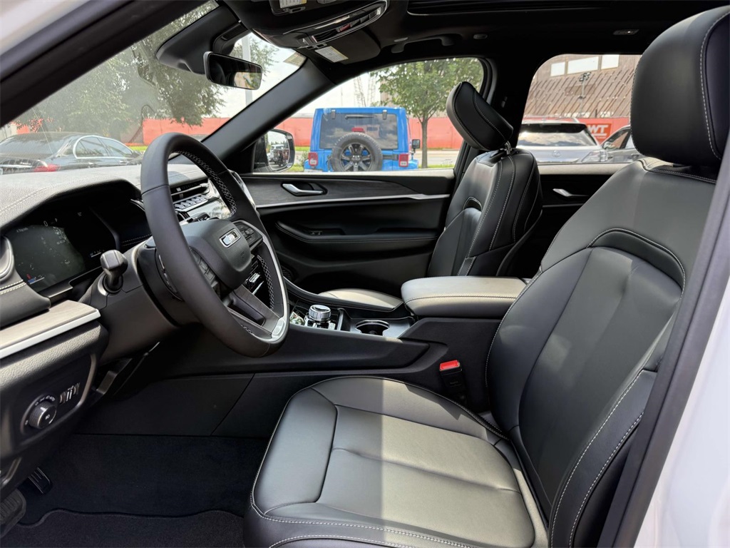 2025 Jeep Grand Cherokee Limited photo 10