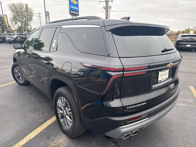 2025 Chevrolet Traverse photo 2