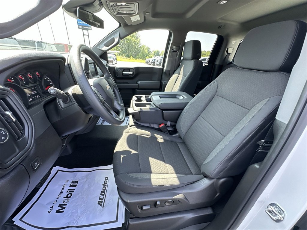2025 Chevrolet Silverado 1500 Custom photo 11