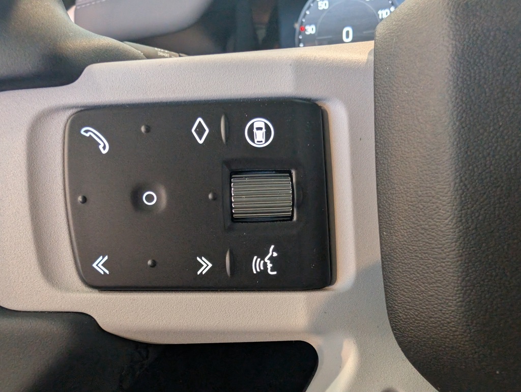 2025 Land Rover Defender 110 S photo 17