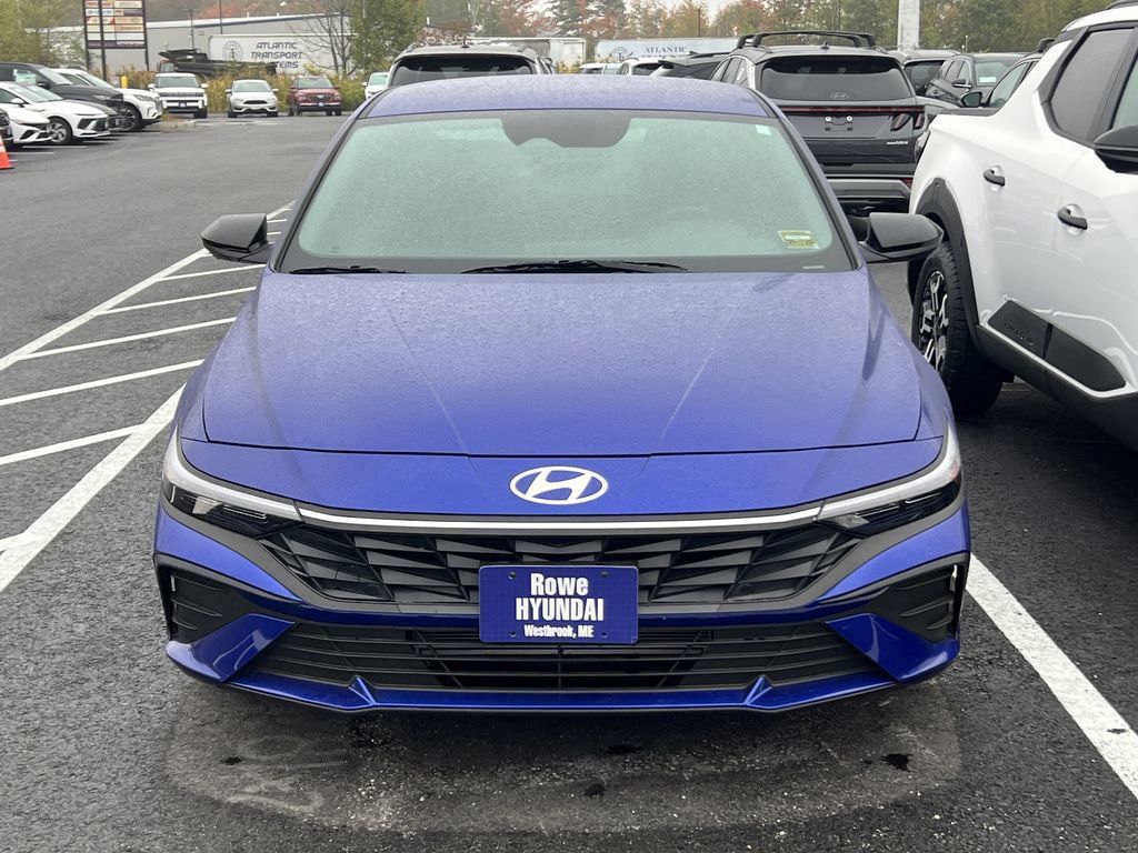 2025 Hyundai Elantra SEL Sport photo 2