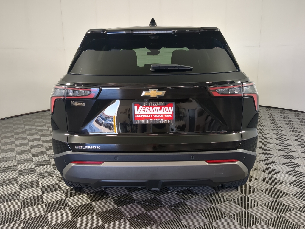 2025 Chevrolet Equinox LT photo 4